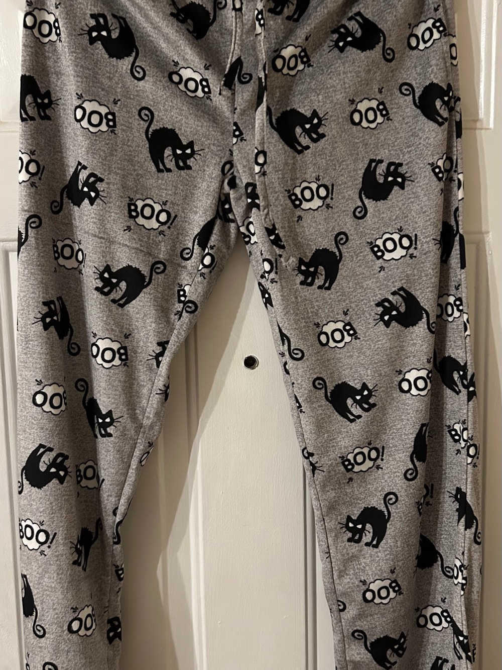 NWT Women's Size L-Grey 'Boo' Cat Print Pajama Pants